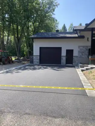 Pavage haut de gamme maison neuve à Saint-Augustin-de-Desmaures