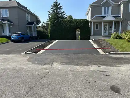 Nouvelle entrée résidentielle asphaltée à L'Ancienne-Lorette, Québec