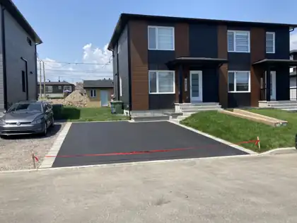 Nouvelle entrée asphaltée maison jumelée à Beauport, Québec