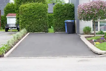 Entrée résidentielle asphaltée à Beauport, Québec